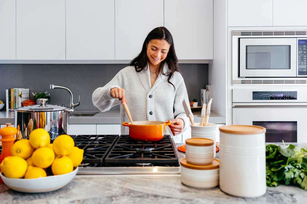 Experience the Happiness of Creative Wellness with Art and Cooking